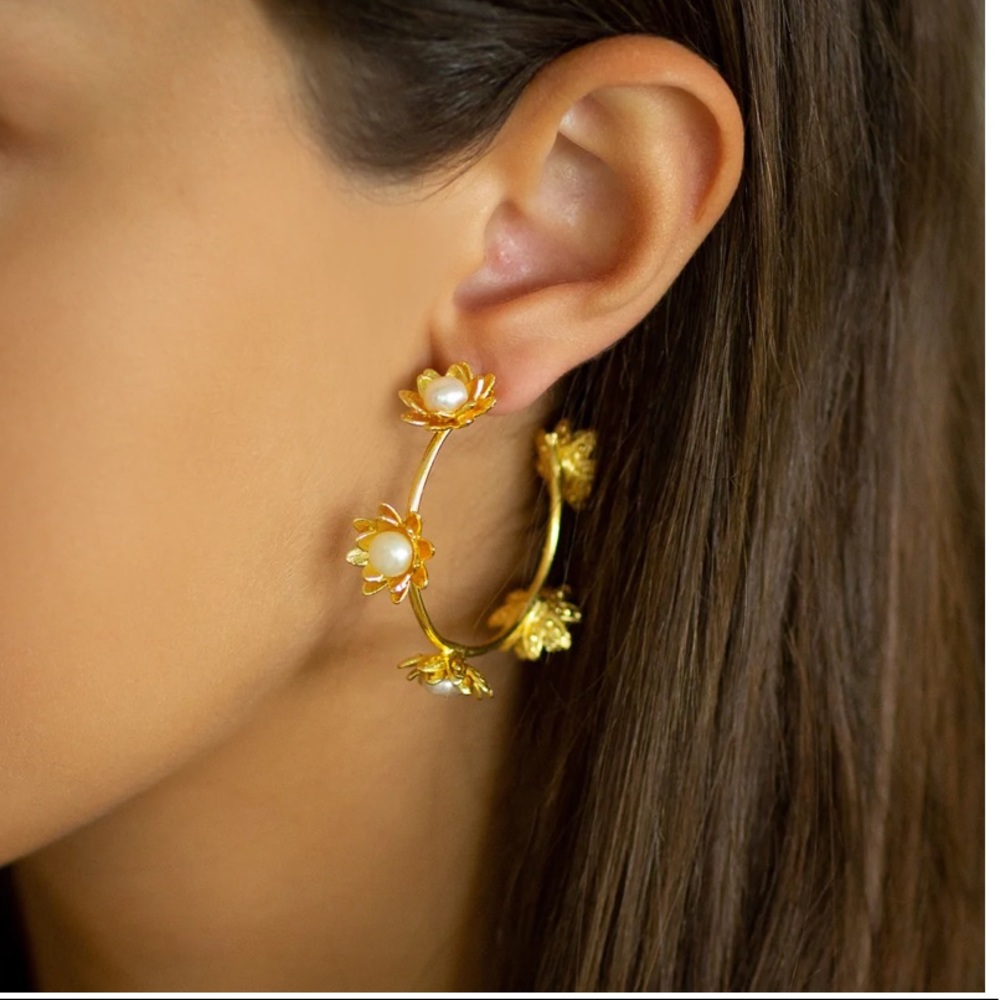 Vivian Drew Gold And Pearl Flower Hoop Earrings
